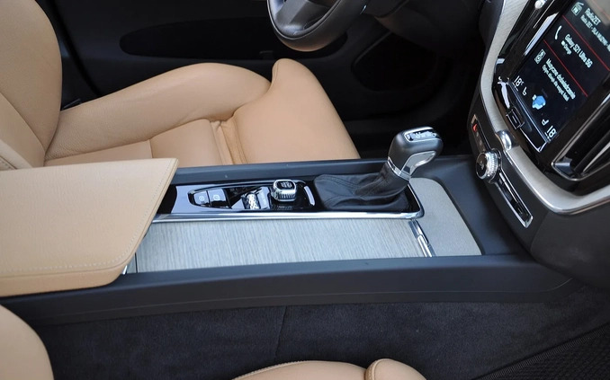 Volvo XC 60 cena 159000 przebieg: 13000, rok produkcji 2019 z Strzelin małe 466